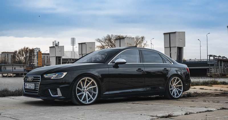 Audi A4 cena 105000 przebieg: 230000, rok produkcji 2017 z Rzeszów małe 379